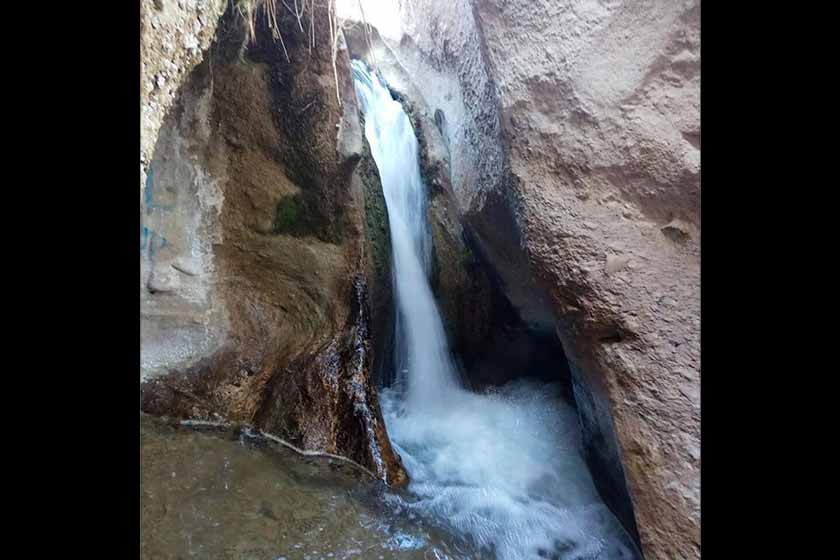  Waterfall of three mountains