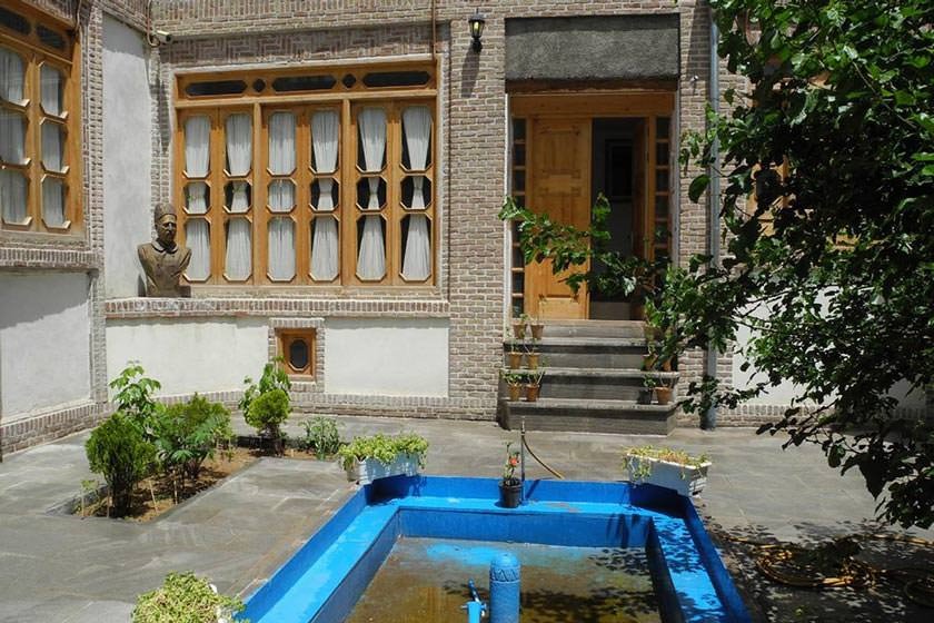  Ali Monsieur House-