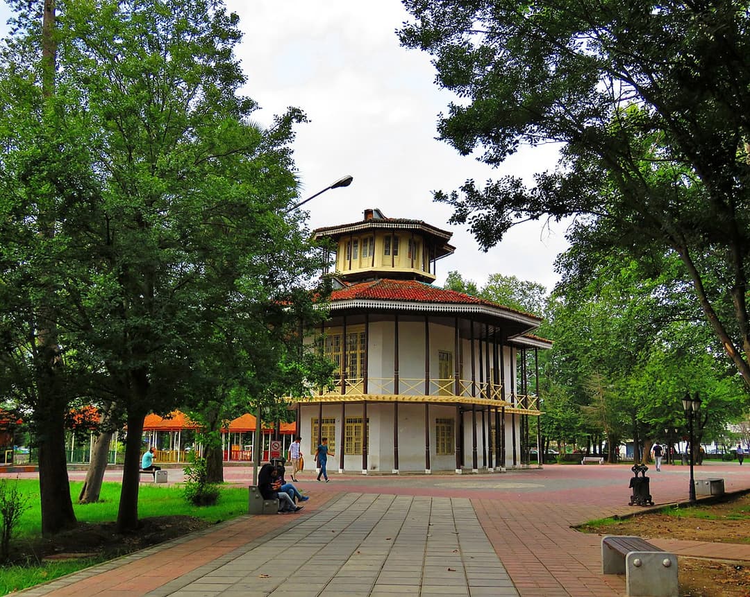 Mohtasham Garden and Pergola Mansion in Rasht