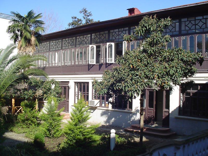 Ghadiri-House