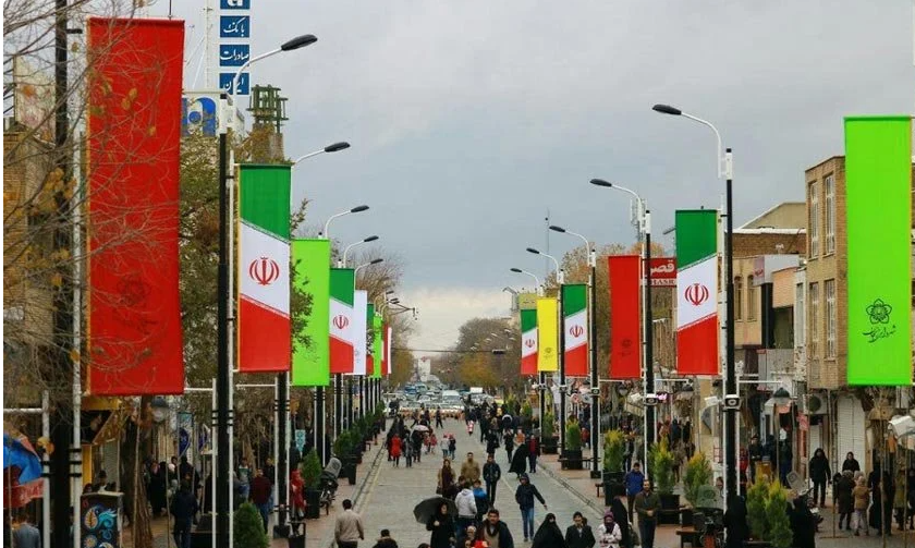 Green sidewalk of Zanjan Square
