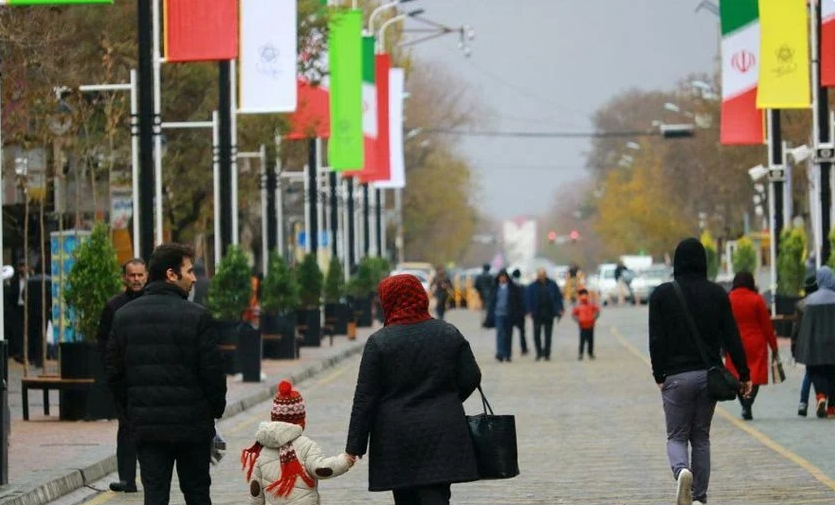Green sidewalk of Zanjan Square