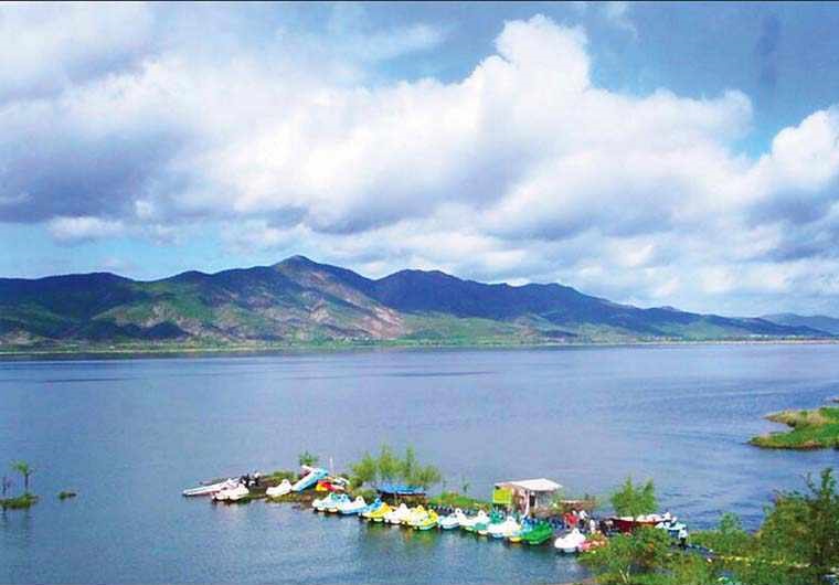 Zarivar-Freshwater-Lake