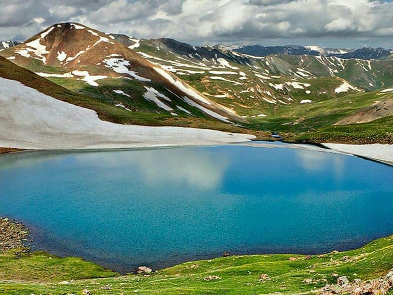 Dalamper-Mountain-and-Lake