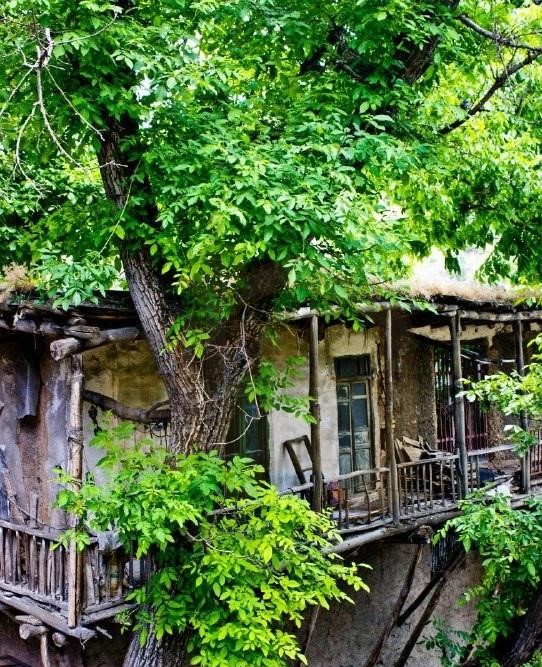 The village of Azqad