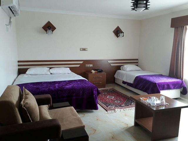 Khorgnaveh_Hotel