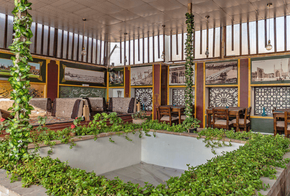 Ghaeli-traditional-hotel-in-Isfahan