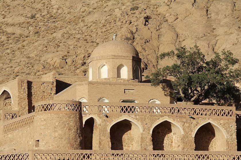 Tomb-of-Bouzarjmehr-Ghaeni