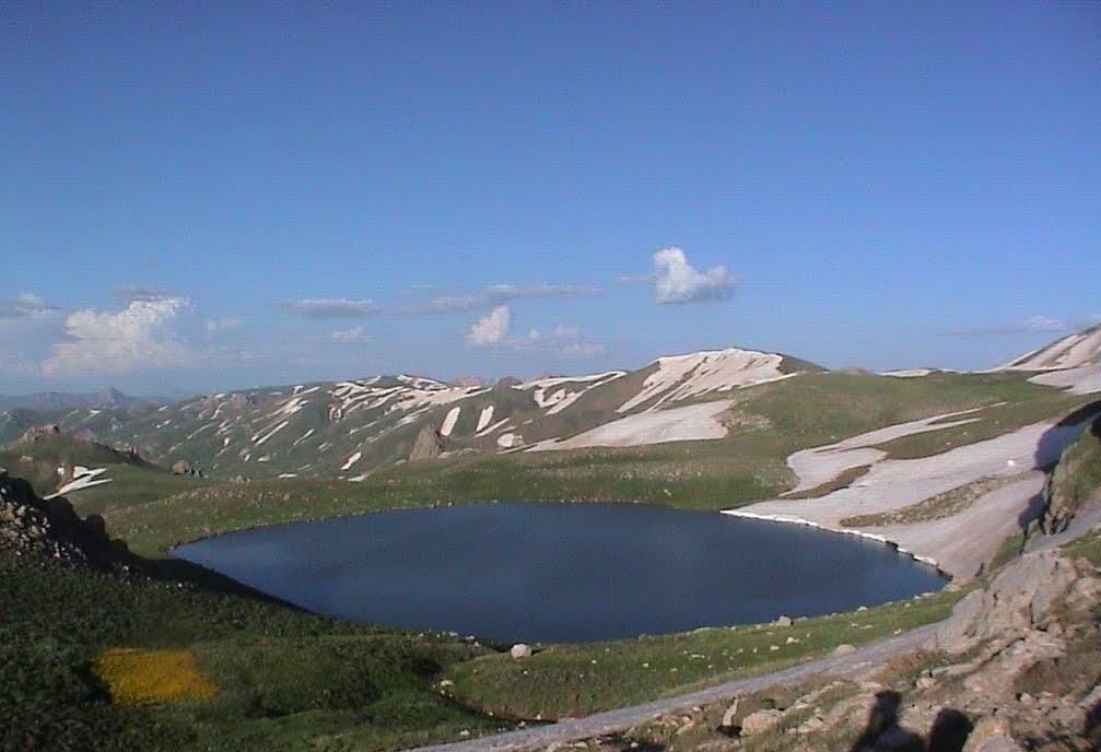 Dalamper-Mountain-and-Lake