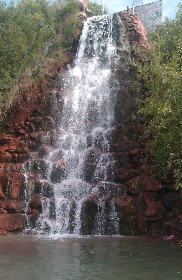 Kakhk Waterfall