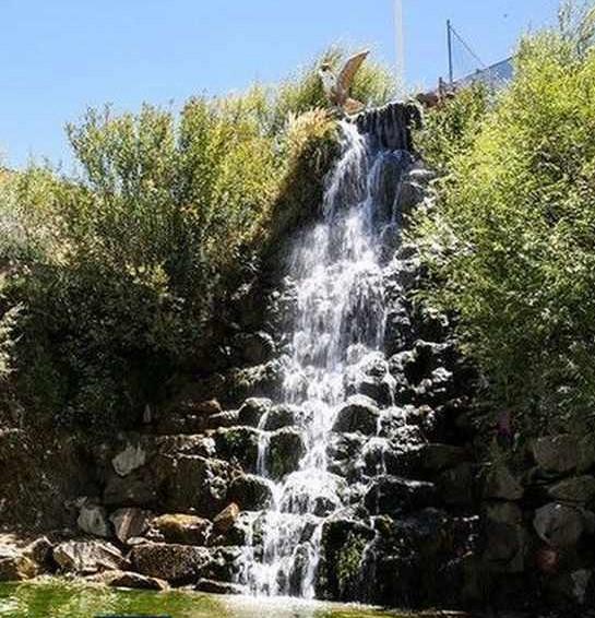 Kakhk Waterfall