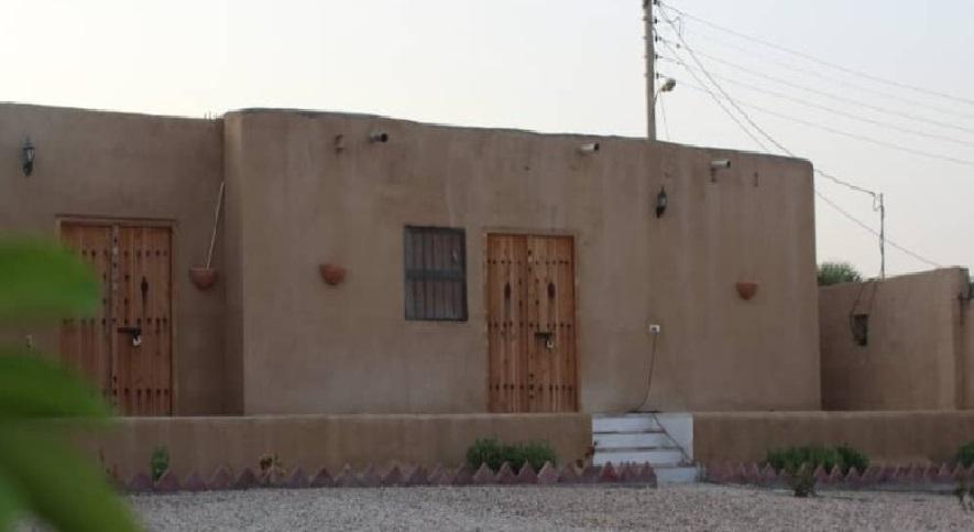 اقامتگاه بومگردی لاور بوشهر