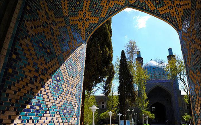 Isfahan-Chaharbagh-School